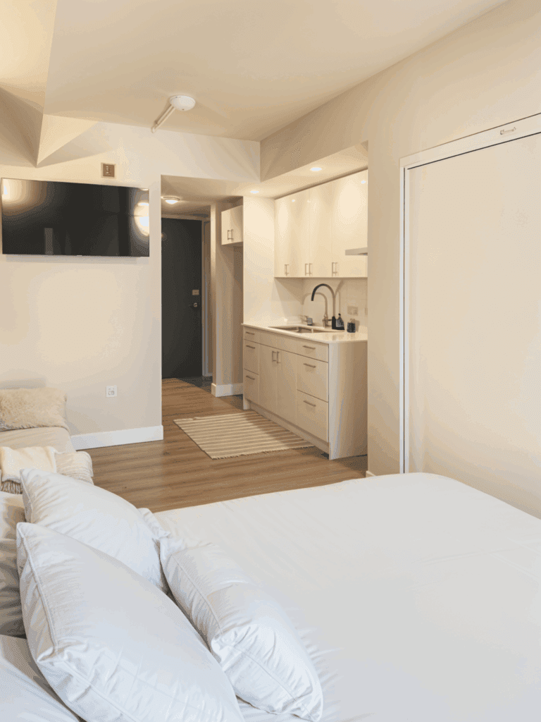 Bachelor Apartments thumbnail 2