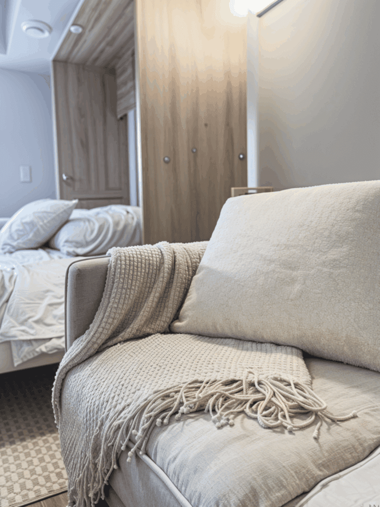 Bachelor Apartments thumbnail 3